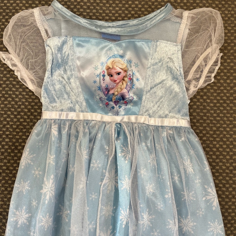 Disney Princess Elsa Nightgown - Picture 2 of 4